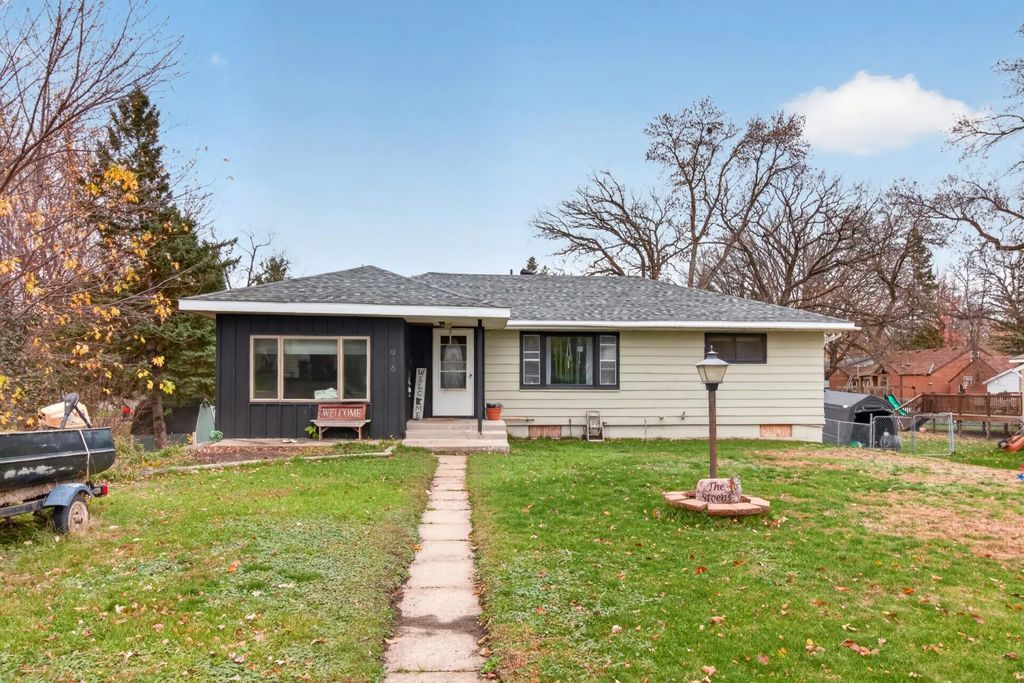 916 N Buse Street, Fergus Falls