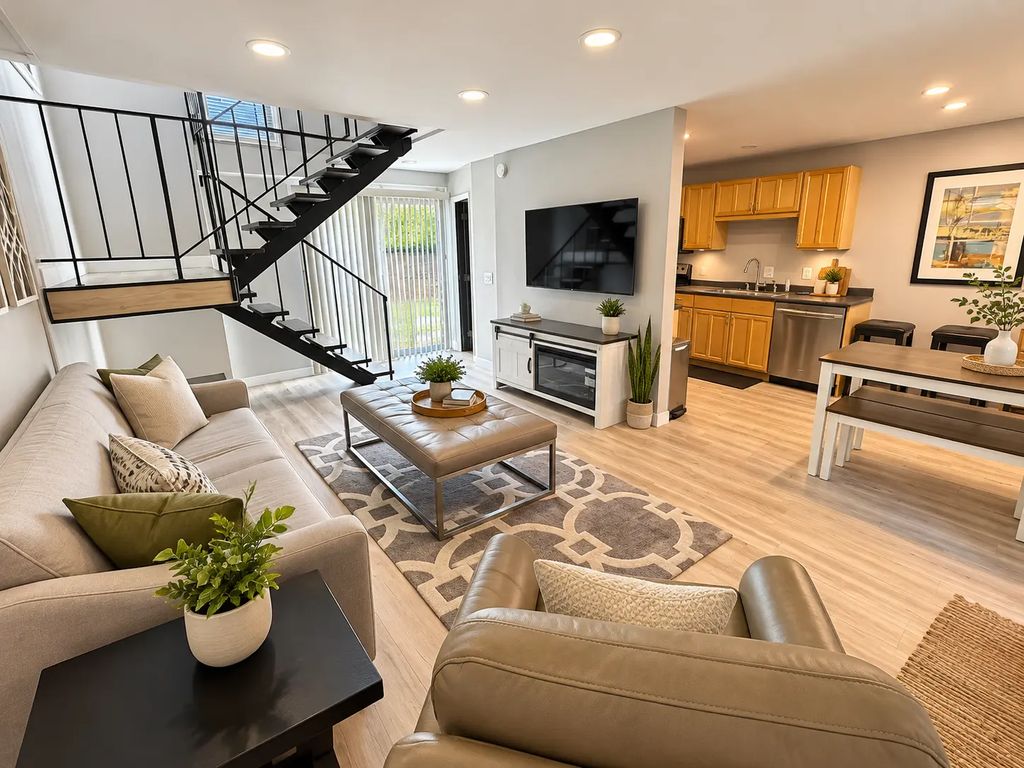 1531 American Boulevard E 106, Bloomington