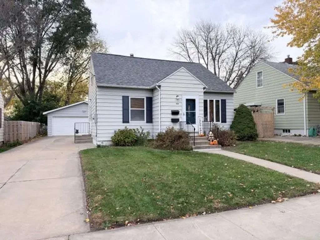 925 14th Avenue Ne, Rochester