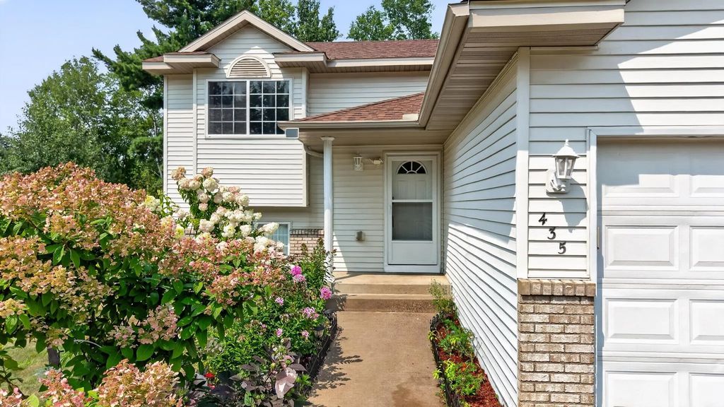435 8th Avenue Ne, Pine City