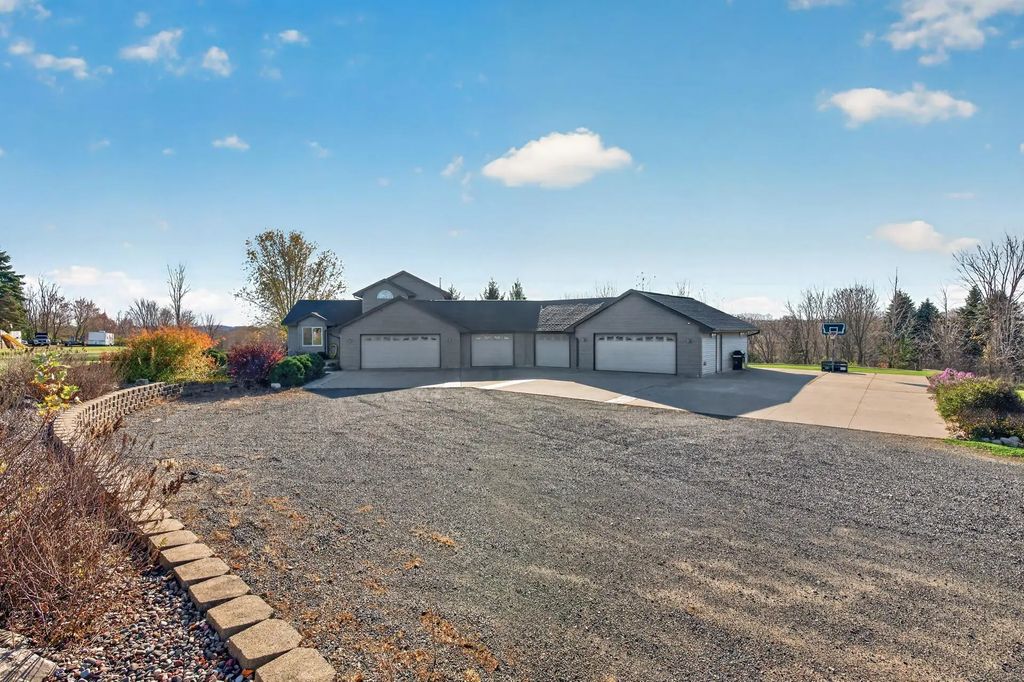 14597 255th Street, Lindstrom