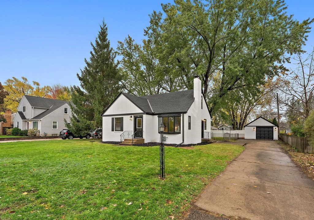 940 Grandview Avenue W, Roseville