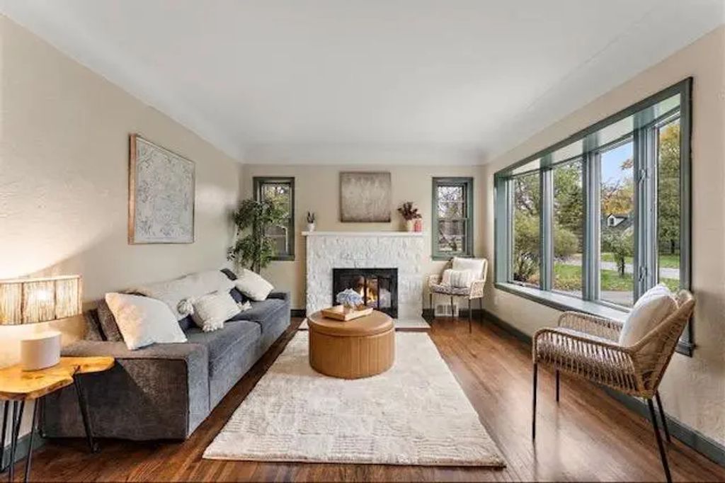940 Grandview Avenue W, Roseville