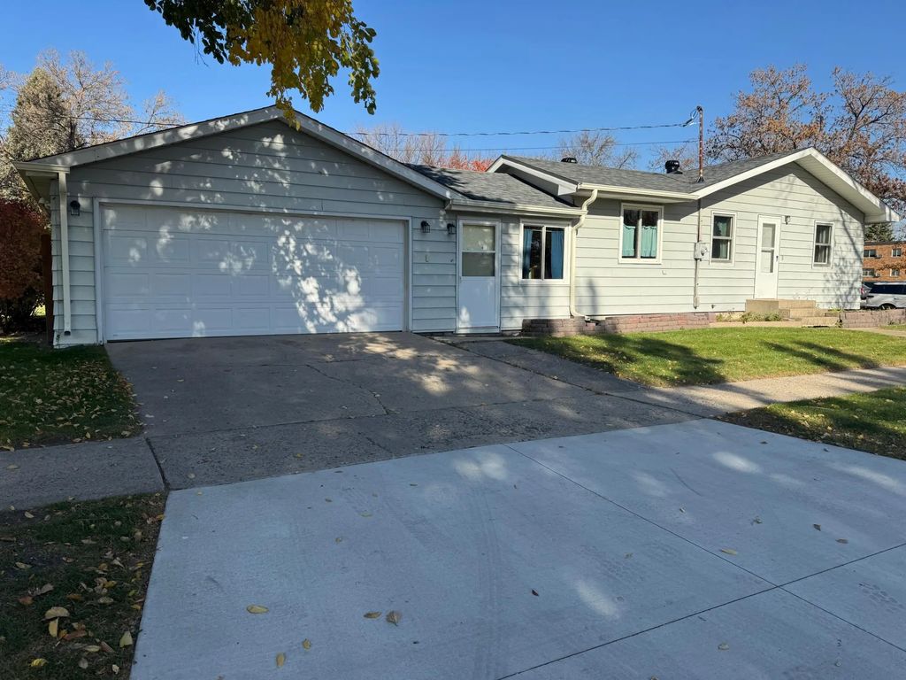 1315 19 1/2 Street S, Moorhead