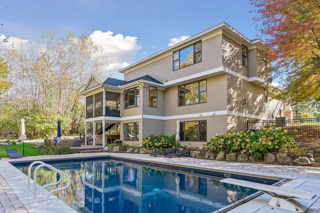 363 Board Circle, Mahtomedi