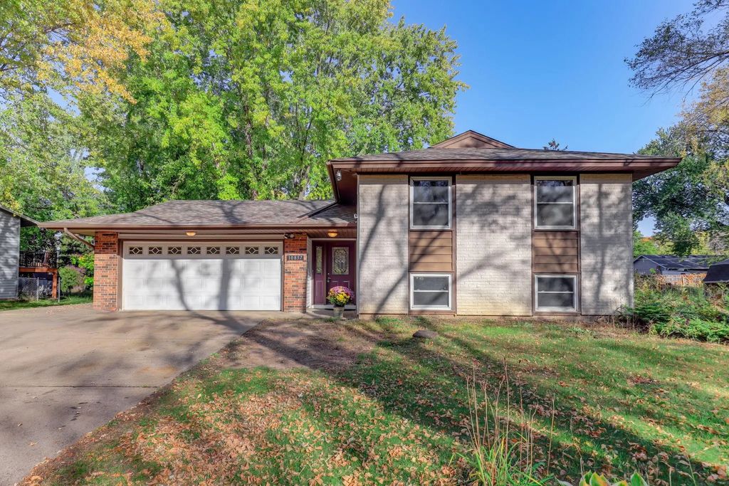 10857 Hollywood Boulevard Nw, Coon Rapids
