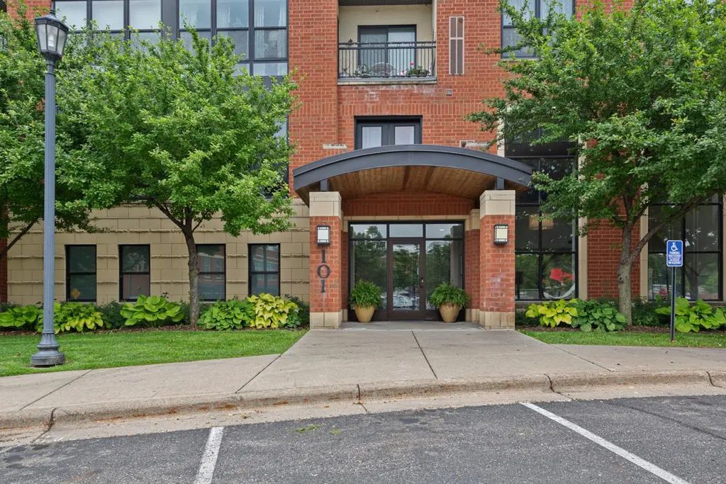 101 Saint Olaf Avenue 407, Northfield
