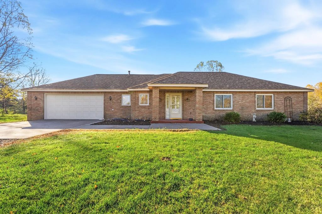 1961 Parker Street, Mora