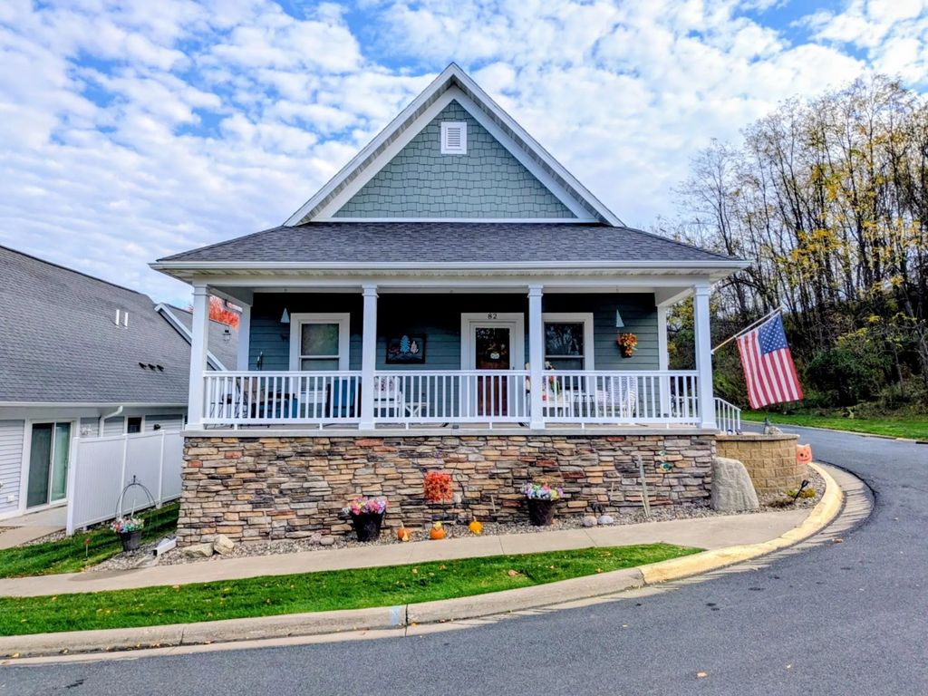 82 Brickyard Lane, Winona