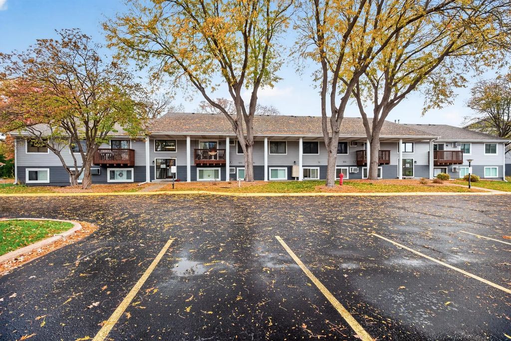 1841 113th Avenue Nw 105, Coon Rapids