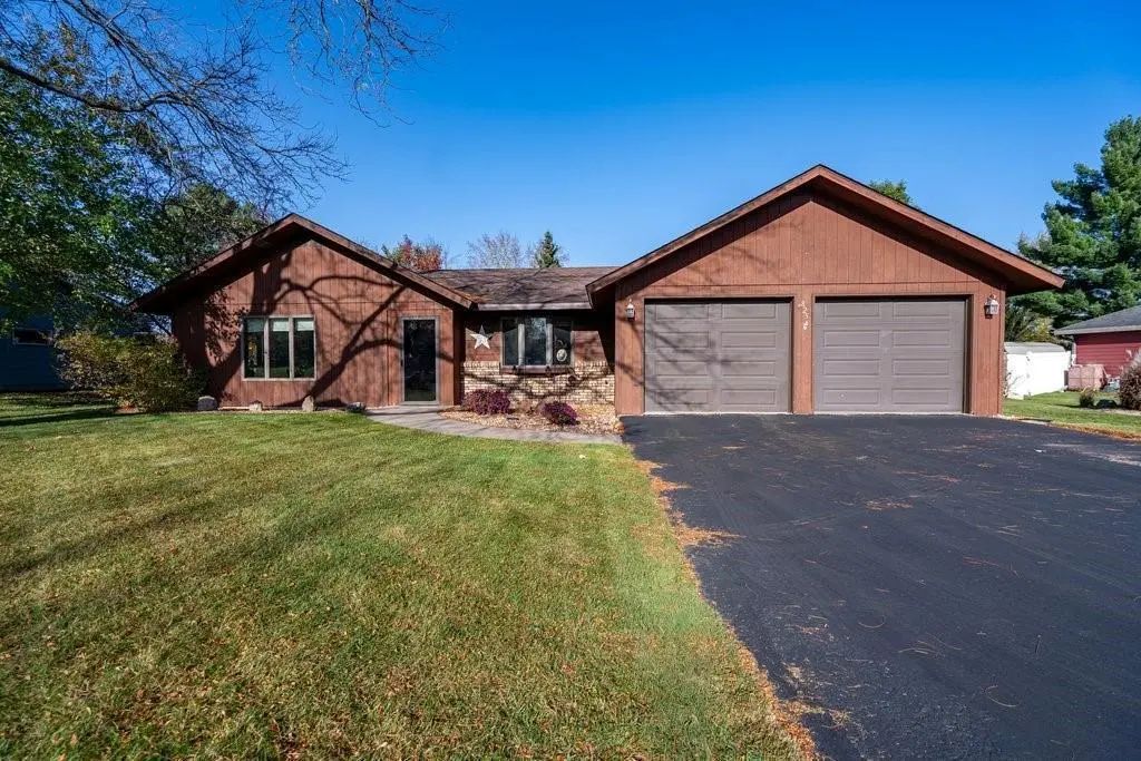 825 Ballentine Road, Menomonie