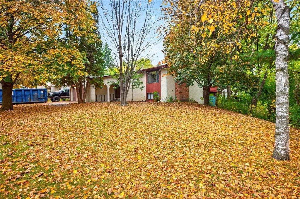 2305 E 115th Street, Burnsville