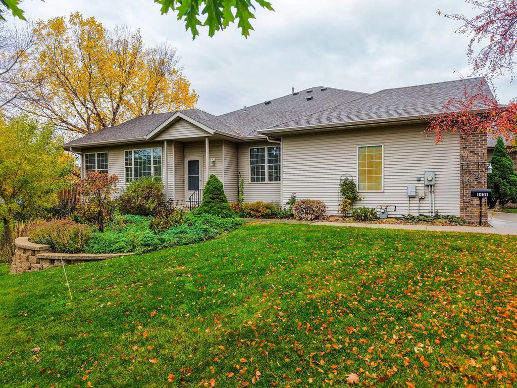 1431 Kings Run Dr Nw, Rochester