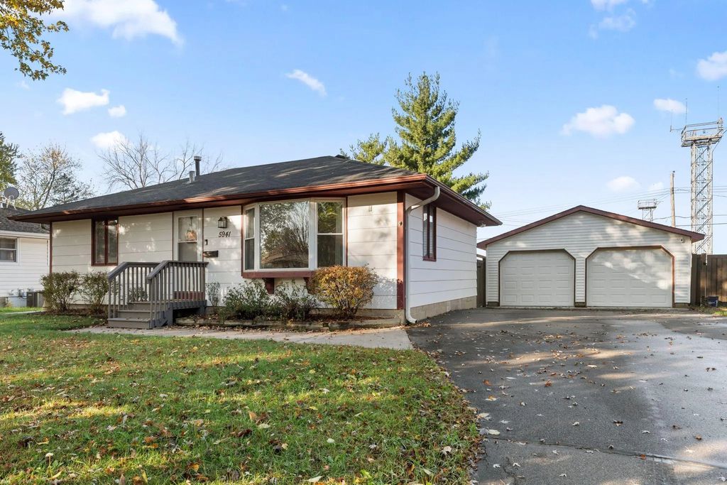 5941 Regent Avenue N, Crystal
