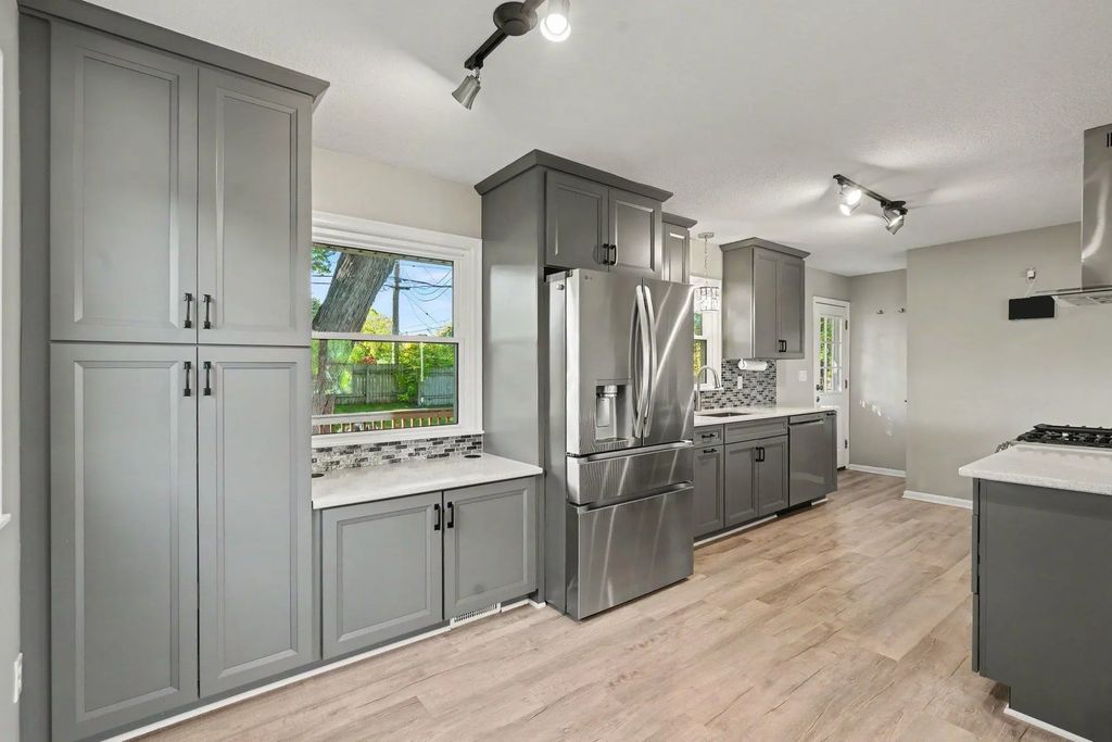 950 22nd Avenue Nw, New Brighton