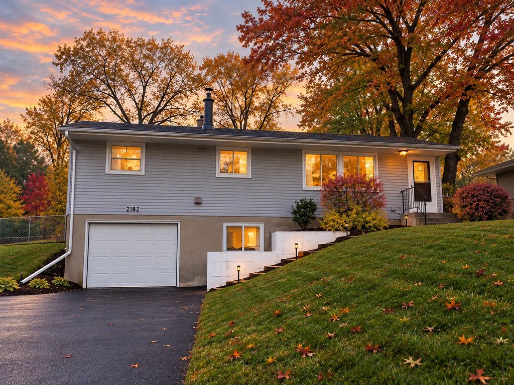 2182 Van Dyke Street N, Maplewood