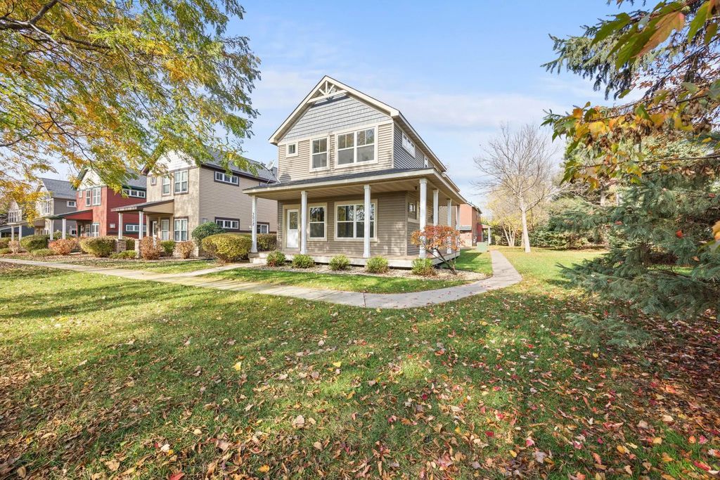 3012 Cottage Lane N, Maplewood