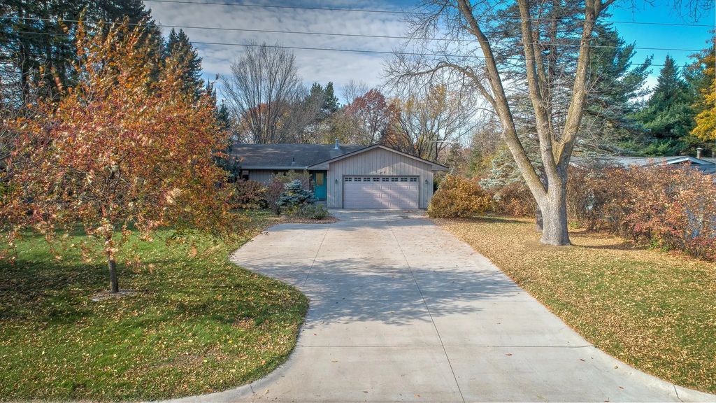 527 Sunset Lane N, Cambridge