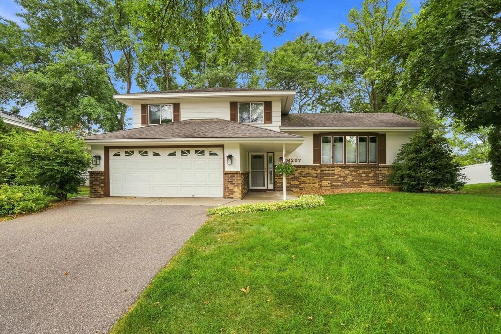 6207 Edgemont Boulevard N, Brooklyn Park