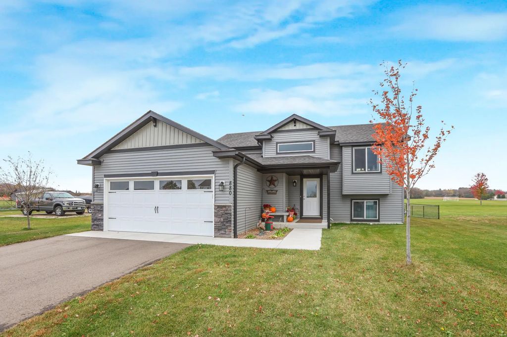 880 South Street, Paynesville