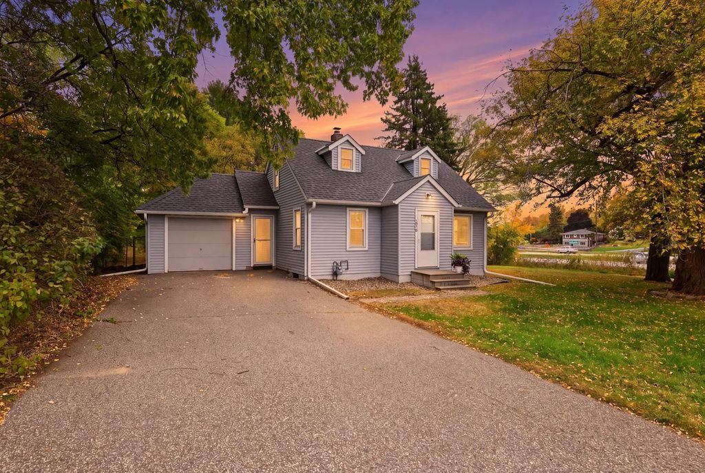 1010 Evergreen Lane N, Plymouth