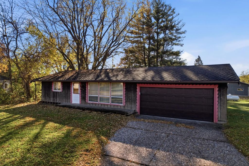 141 E 8th Street, Buffalo City