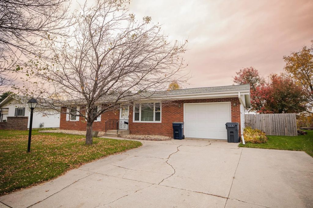 12 Westwood Acres, Morris