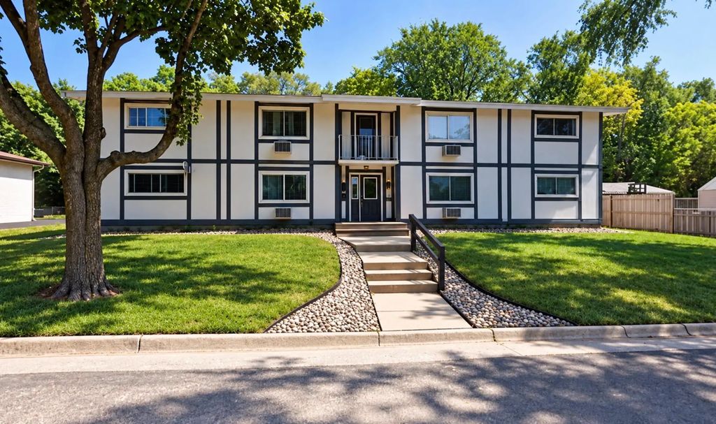 1594 English Street, Saint Paul