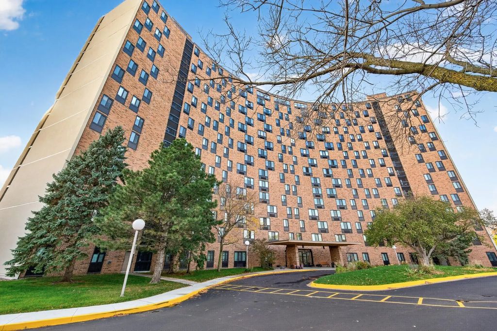1181 Edgcumbe Road 1605, Saint Paul