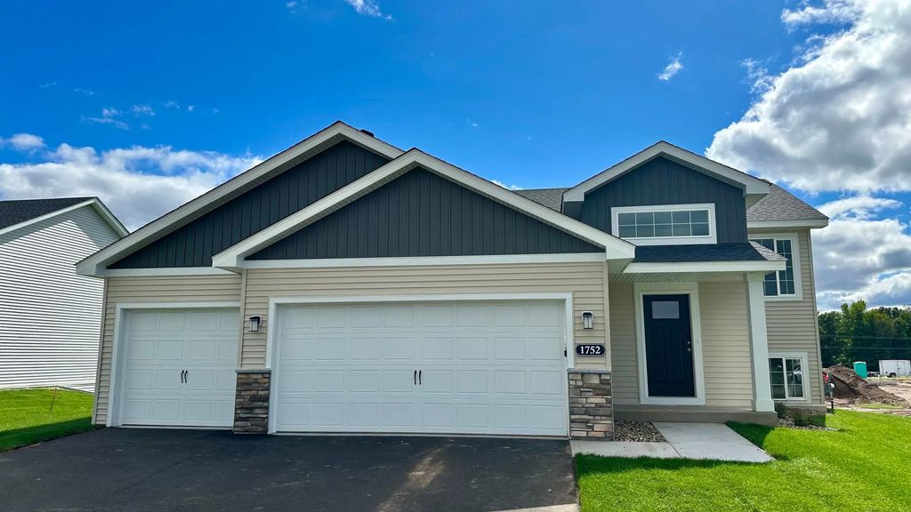 1752 Squirrel Way, New Richmond
