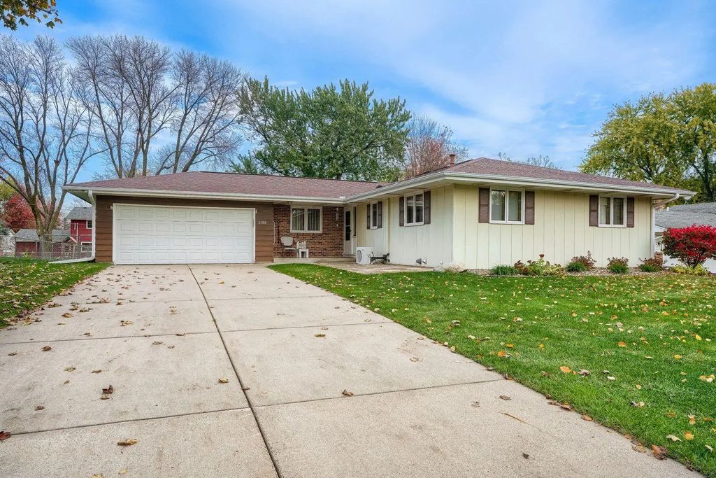 2100 Tamarack Lane, Burnsville