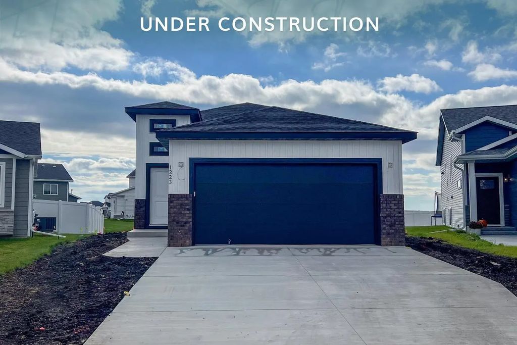 1223 Rachel Drive W, West Fargo