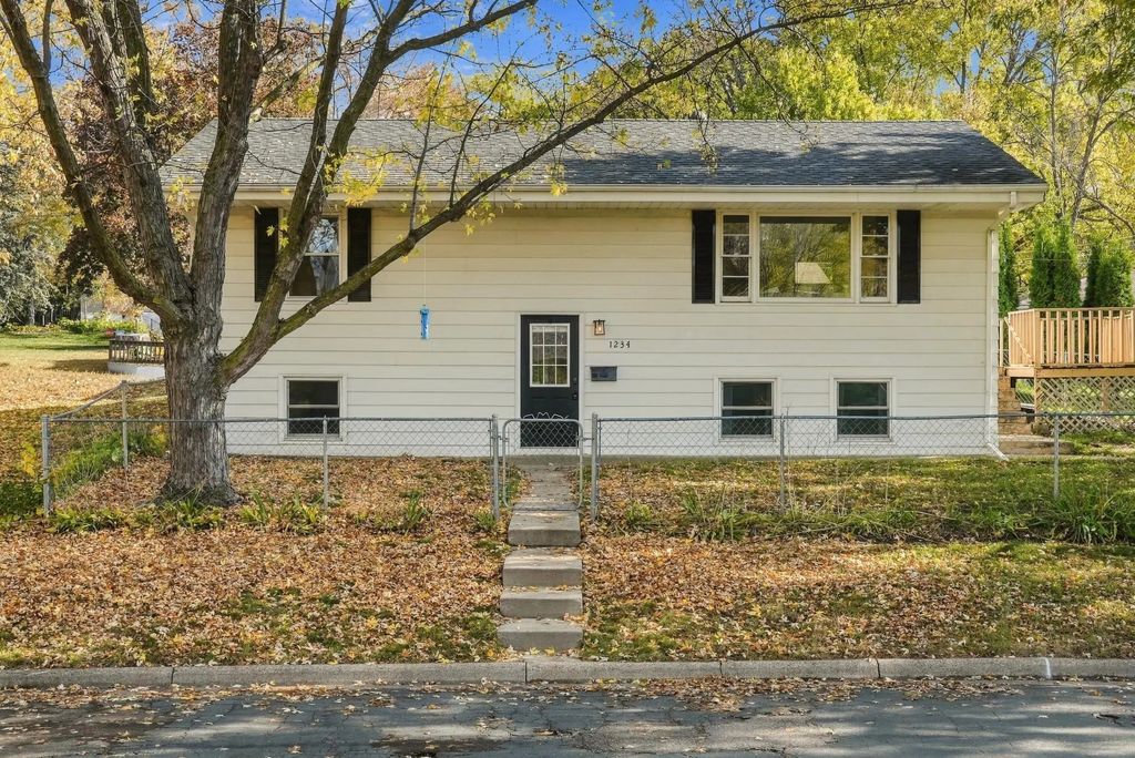 1234 43 1/2 Avenue Ne, Columbia Heights
