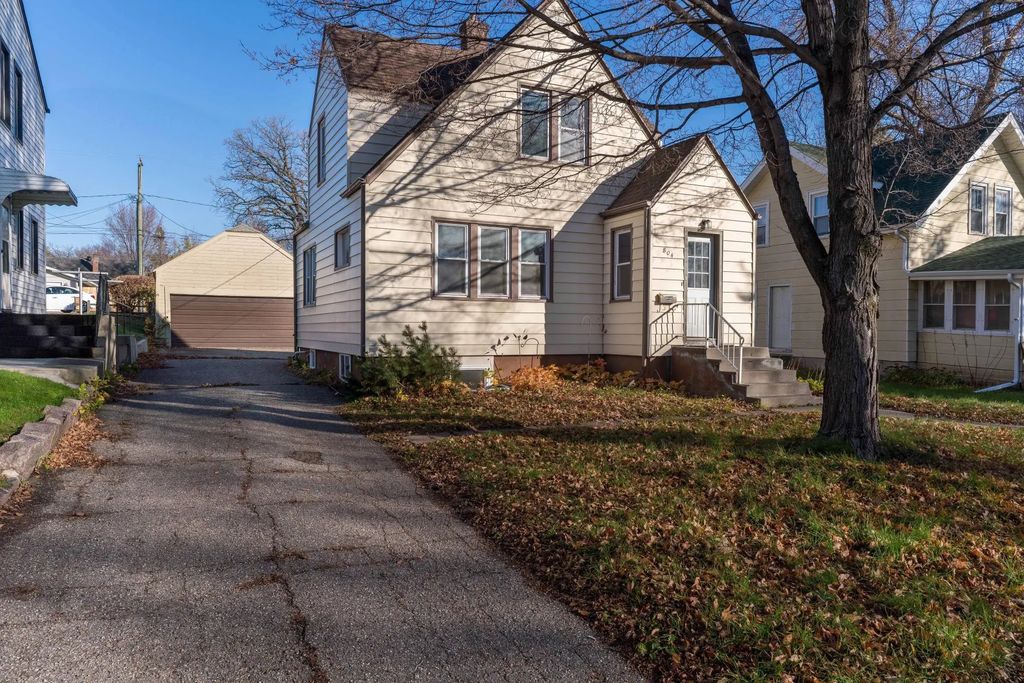 804 W Cavour Avenue, Fergus Falls