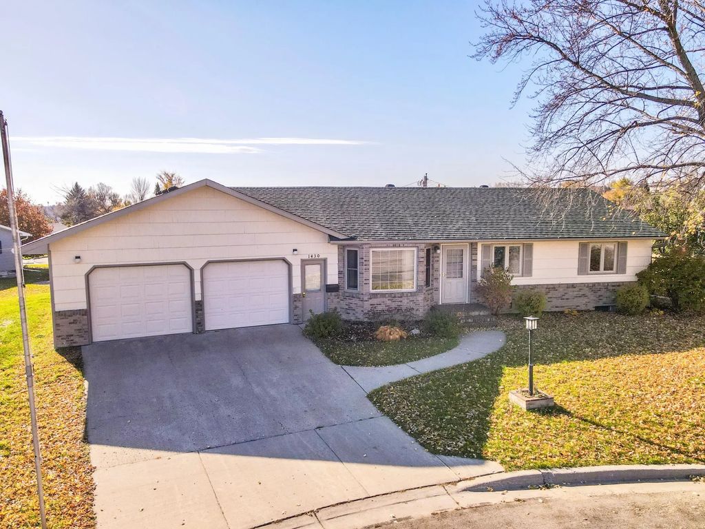 1430 Central Avenue N, Valley City