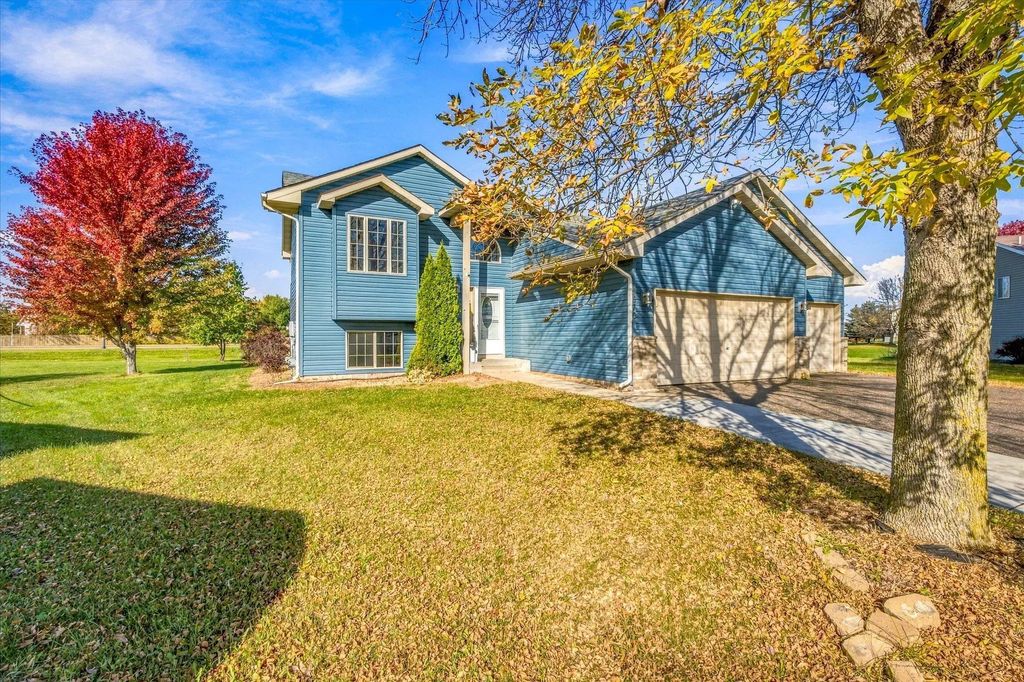 1576 Cedar Drive S, Cambridge