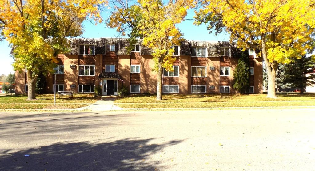 1116 2nd Street Se, Willmar