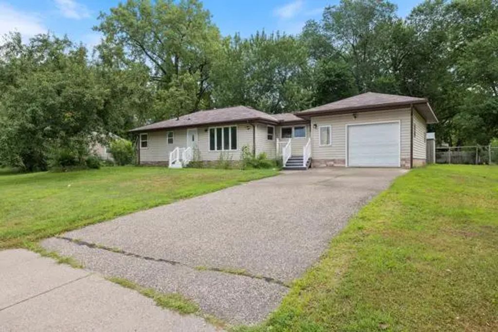 6316 Hampshire Avenue N, Brooklyn Park
