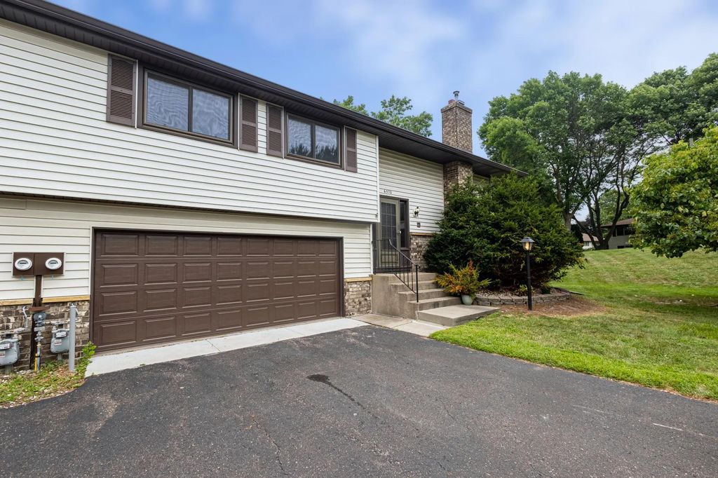 6570 Upper 35th Street N, Oakdale