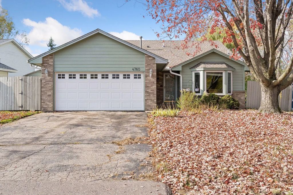 4760 Heather Ridge Road N, Oakdale