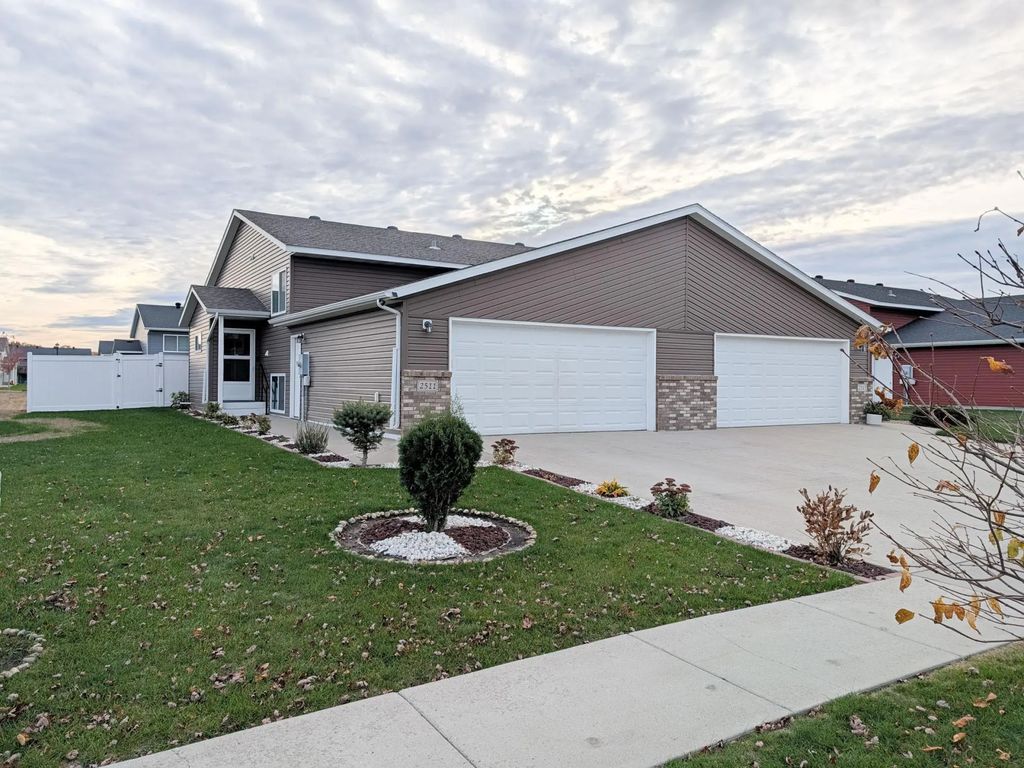 2511 7 Court W, West Fargo