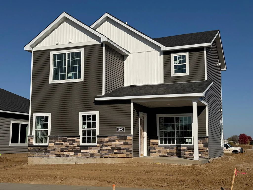 1800 Pioneer Trail Se, Cambridge