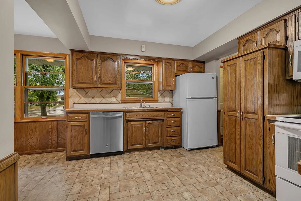 344 25th Avenue N, Saint Cloud