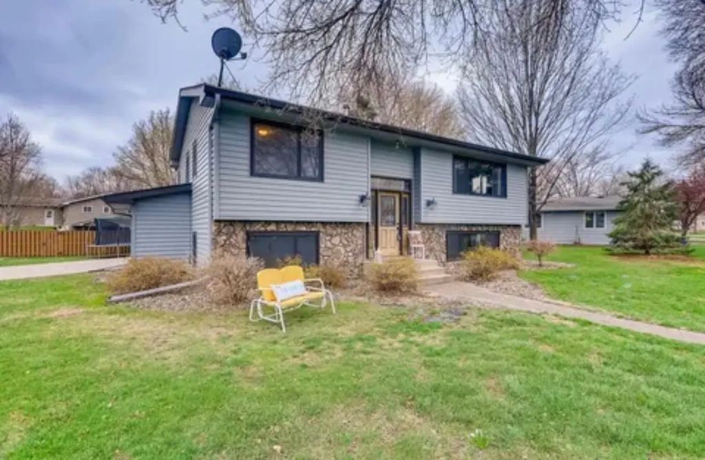 1138 Spruce Court, Northfield
