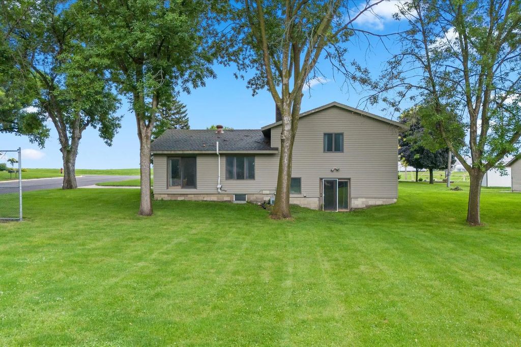 280 Colfax Avenue Ne, Hector