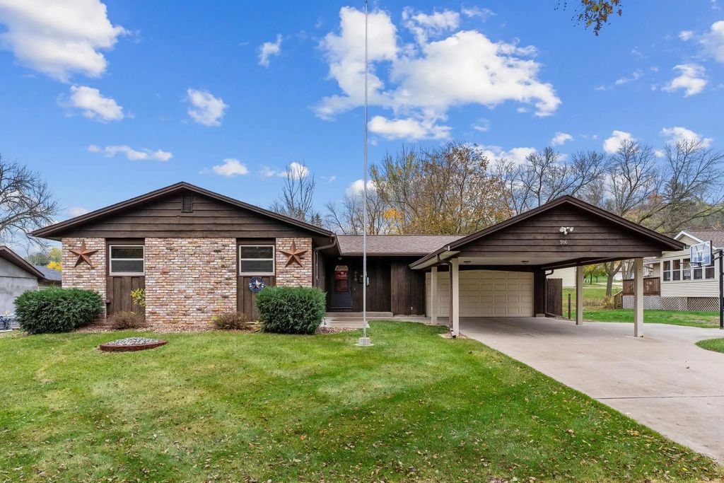 916 Pioneer Road, Red Wing