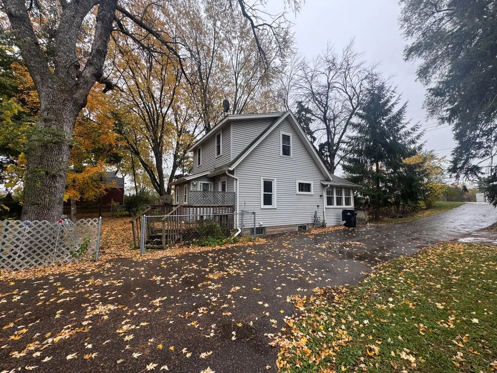 1353 County Road E W, Arden Hills