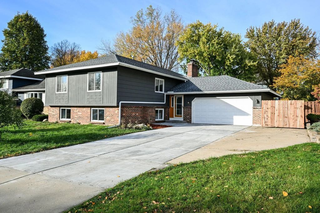 6235 Decatur Avenue N, Brooklyn Park