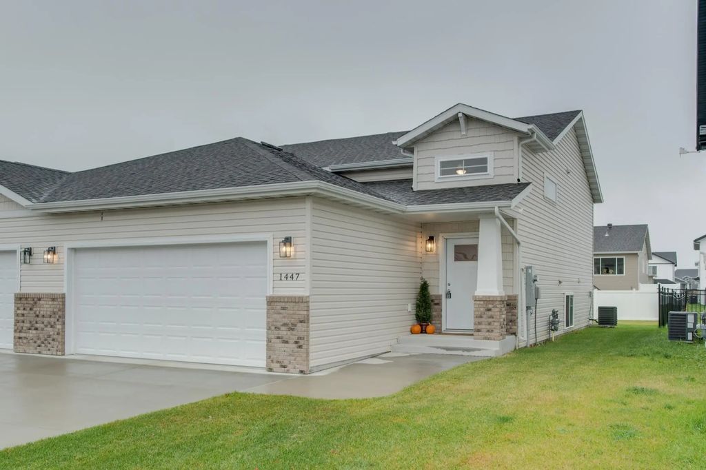 1447 69th Avenue S, Fargo