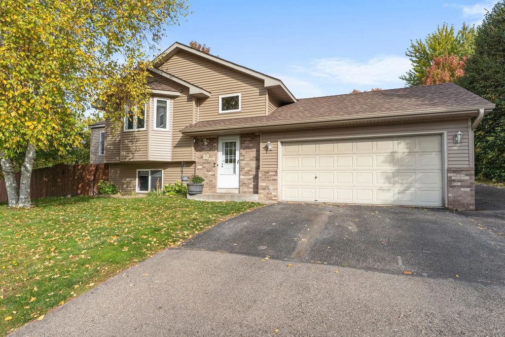 1258 Sparrow Road, Waconia